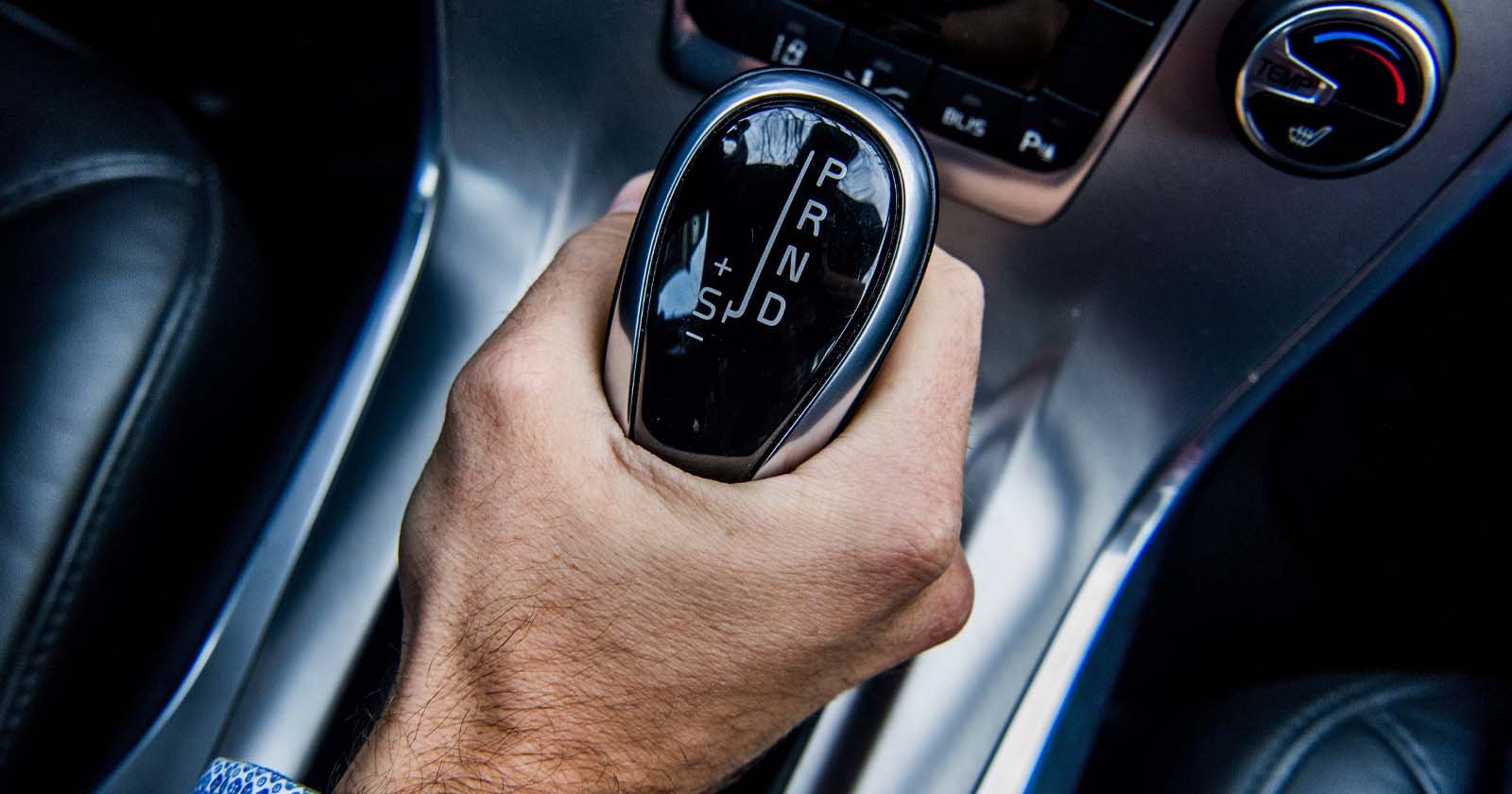 Automaat rijlessen voor de auto door Rijschool Leiden